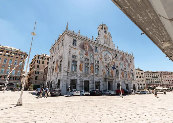 L'acquario Del Principe, Vicoli, Porto E Lanterna