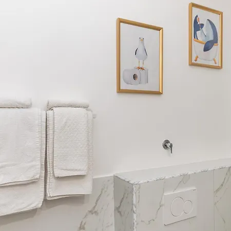 L'acquario Del Principe, Vicoli, Porto E Lanterna Janov