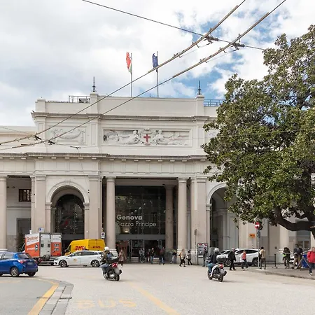 L'acquario Del Principe, Vicoli, Porto E Lanterna Genoa