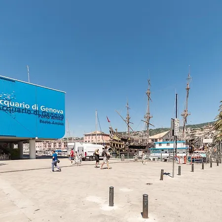 L'acquario Del Principe, Vicoli, Porto E Lanterna