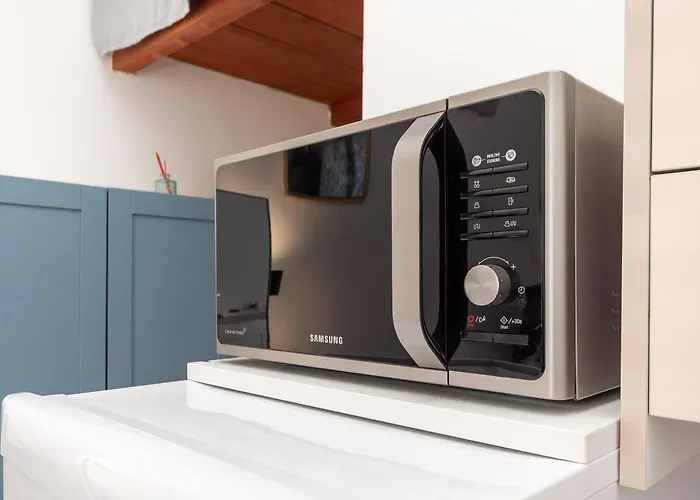 L'acquario Del Principe, Vicoli, Porto E Lanterna *