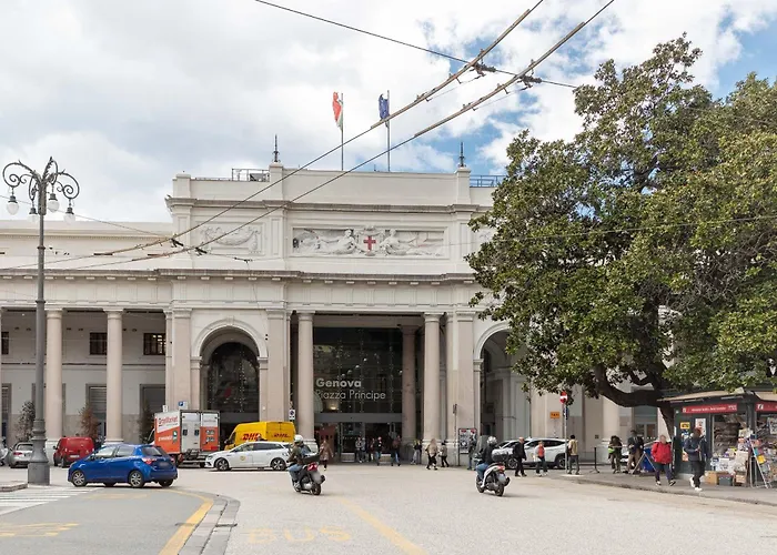 L'acquario Del Principe, Vicoli, Porto E Lanterna Genova