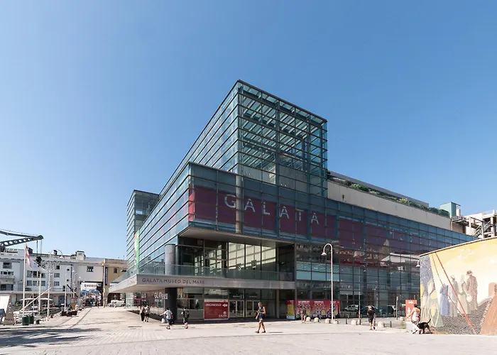 L'acquario Del Principe, Vicoli, Porto E Lanterna * Gênes