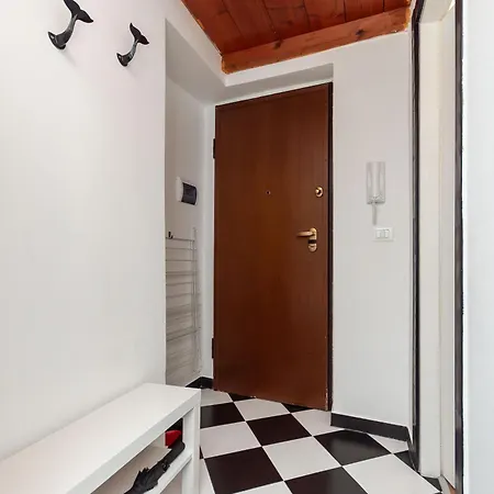 L'acquario Del Principe, Vicoli, Porto E Lanterna Genua